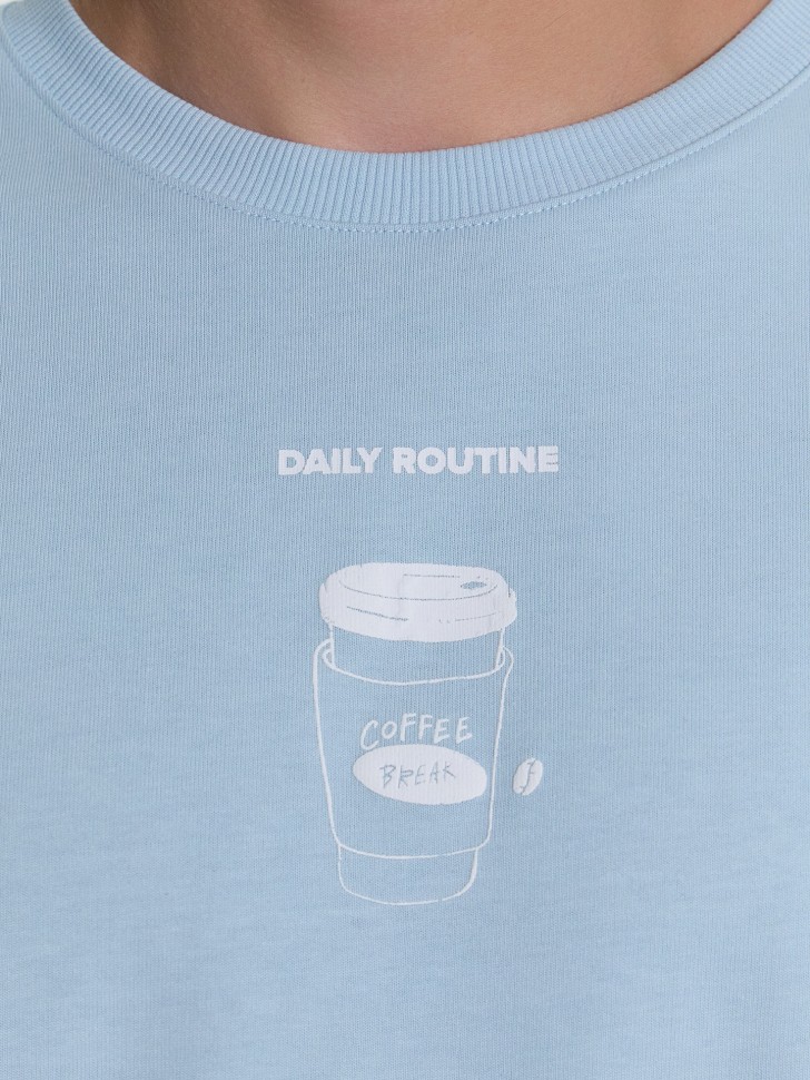 Футболка мужская голубая с принтом и надписью "daily routine" 111937 Mark Formelle