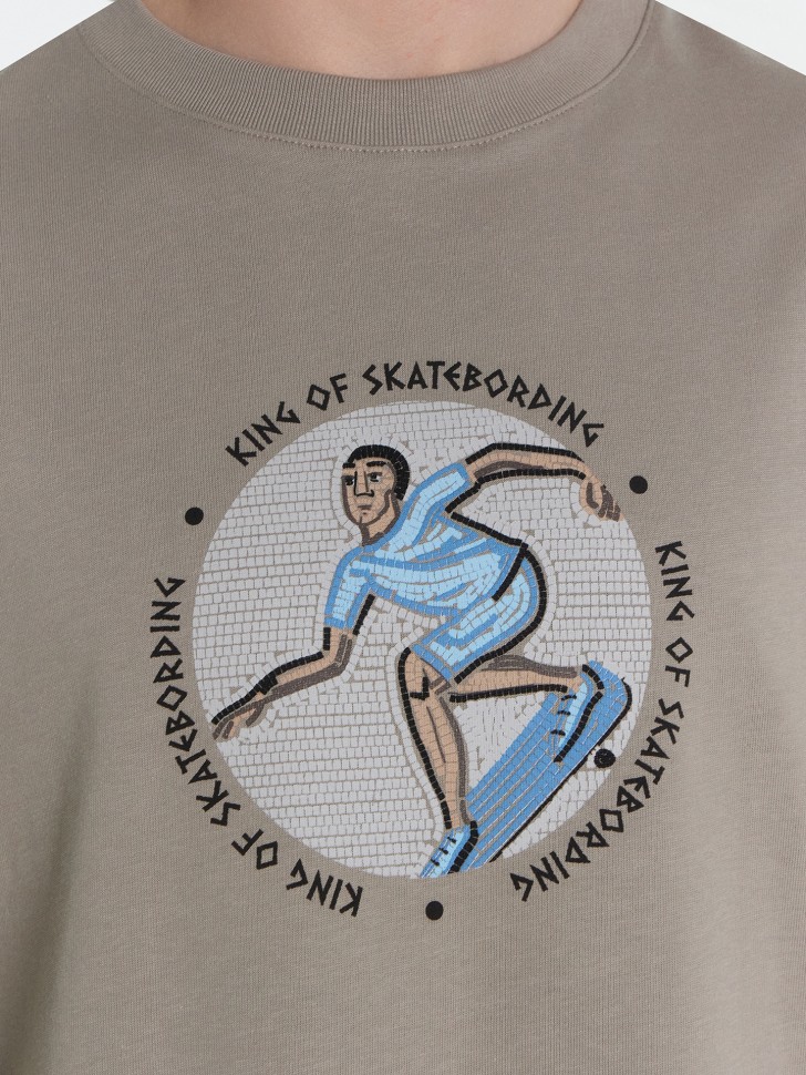 Футболка мужская бежевая с принтом и надписью "King of skatedording" 111932