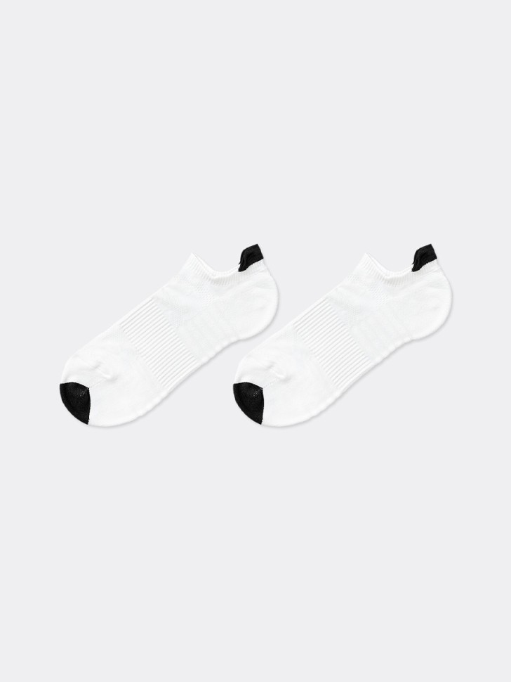 Короткие женские спортивные носки из пряжи meryl® skinlife белого цвета 360C-1251 Mark Formelle