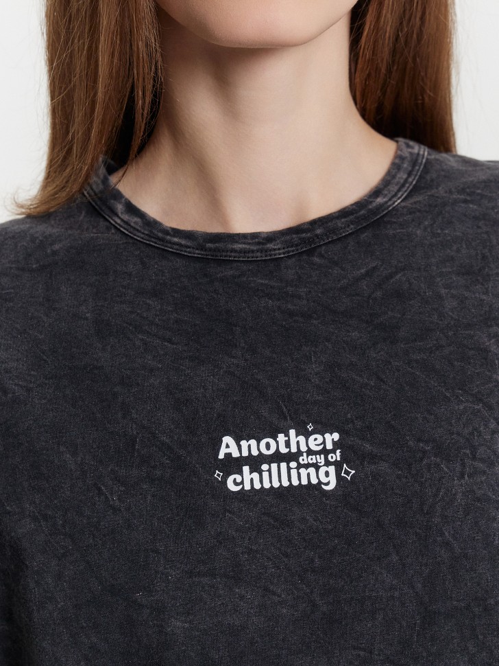 Футболка женская с принтом и надписью "another day of chilling" 112934 Mark Formelle