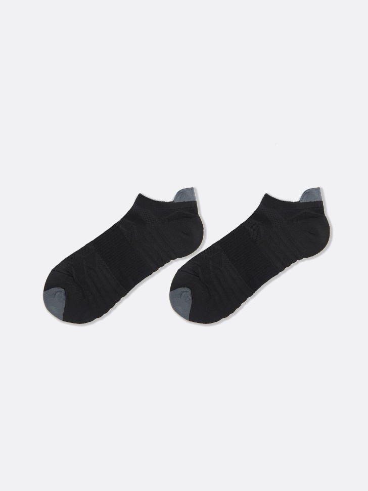 Короткие мужские спортивные носки из пряжи meryl® skinlife черного цвета 124C-1220 Mark Formelle