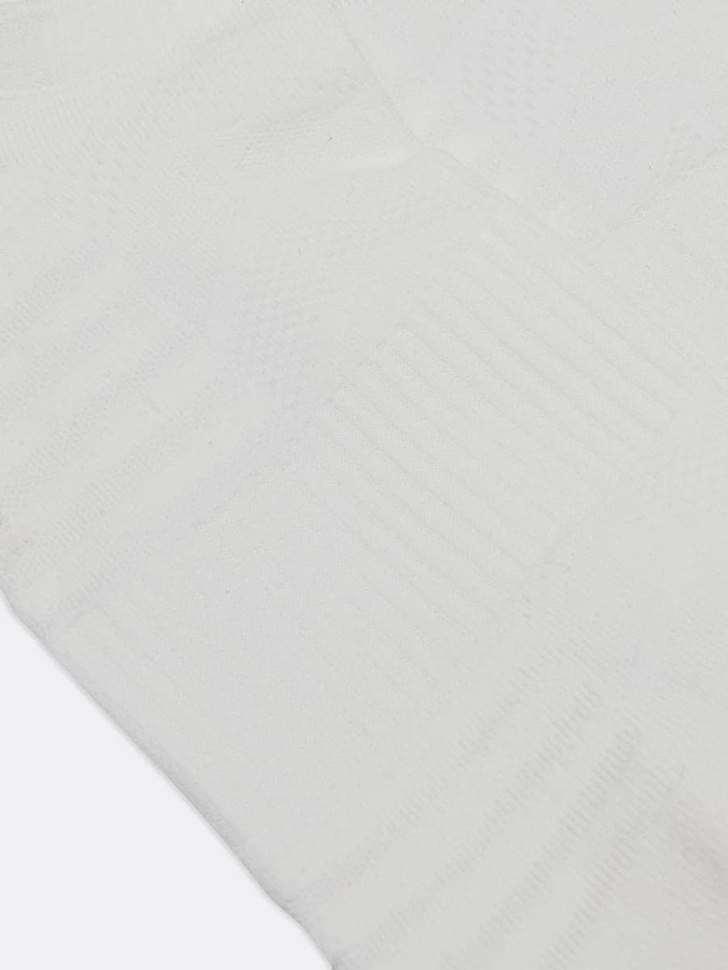 Короткие мужские спортивные носки из пряжи meryl® skinlife белого цвета 124C-1220 Mark Formelle
