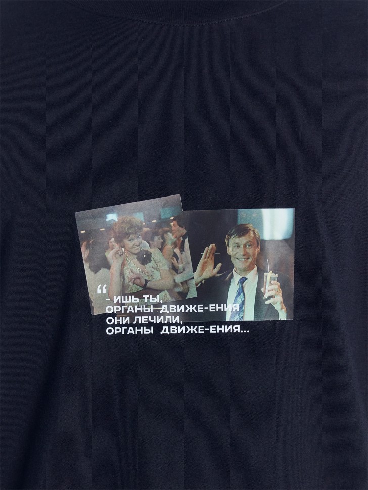 Футболка мужская черная с принтом в виде кадра из фильма "Любовь и голуби" 111900