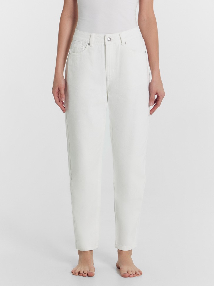 Брюки женские джинсовые mom fit в белом цвете 2024-DTW406-1 Mark Formelle