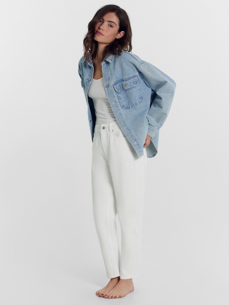 Брюки женские джинсовые mom fit в белом цвете 2024-DTW406-1 Mark Formelle